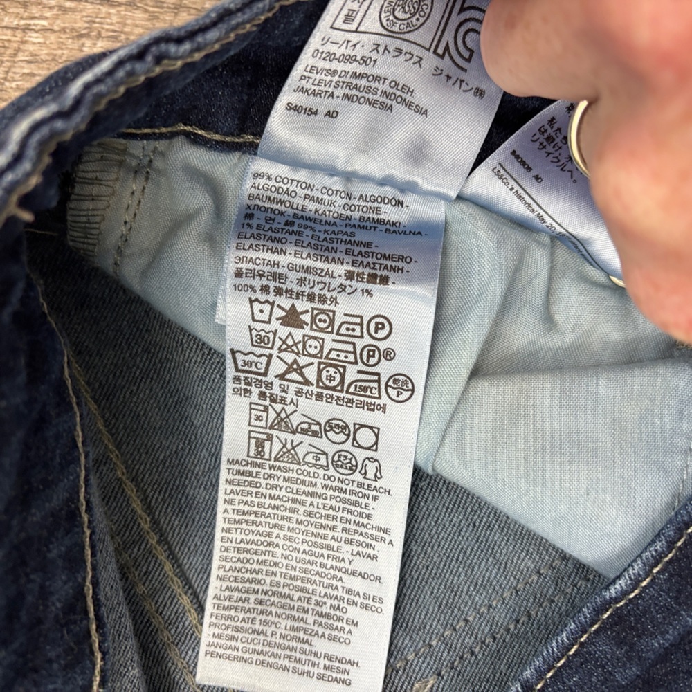 Levi's Classic Indigo Boot Cut Jeans - Picture 5 of 5